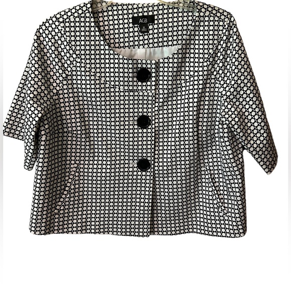 AGB Women’s Short  Black & White Jacket - 3 Buttons Down the Front - Size 12 - Picture 1 of 10